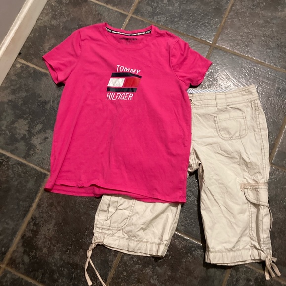 Tommy Hilfiger Pants - Tommy Hilfiger Cargo Shorts and T-Shirt Outfit. Size S